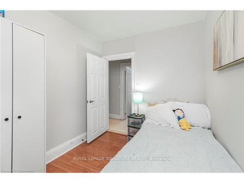 62 East 14Th St, Hamilton, ON - Indoor Photo Showing Bedroom