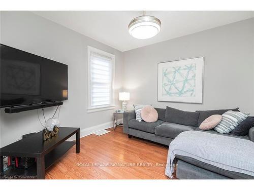 62 East 14Th St, Hamilton, ON - Indoor Photo Showing Living Room