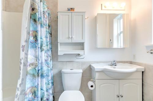 4811 Bulman Road, Kelowna, BC - Indoor Photo Showing Bathroom