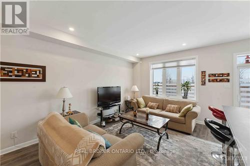 510 Prominence Way, Ottawa, ON - Indoor Photo Showing Living Room