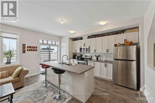 510 Prominence Way, Ottawa, ON - Indoor Photo Showing Kitchen With Double Sink