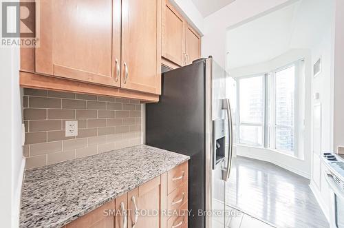 1103 - 18 Holmes Avenue, Toronto, ON - Indoor Photo Showing Kitchen