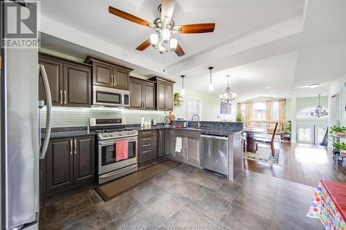 1937 Mark Avenue, Windsor, ON - Indoor Photo Showing Kitchen With Upgraded Kitchen