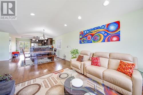 1937 Mark Avenue, Windsor, ON - Indoor Photo Showing Living Room