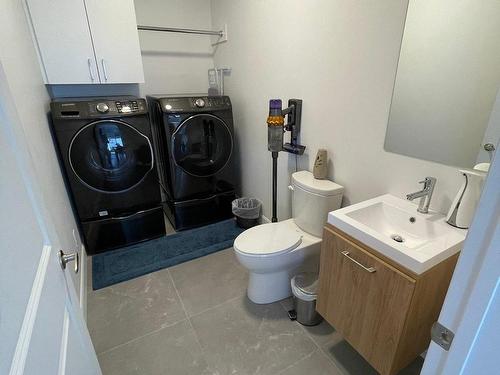 Powder room - 3090 Ch. Des Quatre-Bourgeois, Québec (Sainte-Foy/Sillery/Cap-Rouge), QC - Indoor Photo Showing Laundry Room