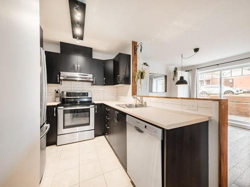 Kitchen - 2273 Rue Des Crocus, Longueuil (Le Vieux-Longueuil), QC - Indoor Photo Showing Kitchen