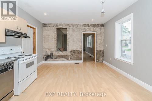 12 Fleet Street, Brantford, ON - Indoor Photo Showing Kitchen