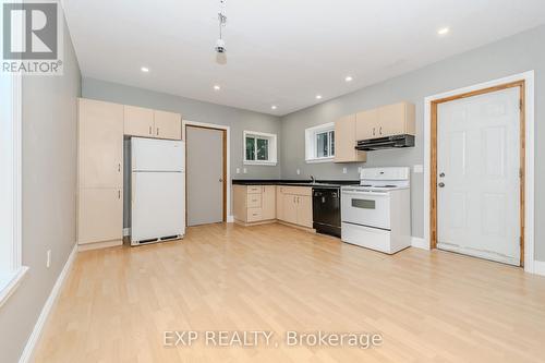 12 Fleet Street, Brantford, ON - Indoor Photo Showing Kitchen