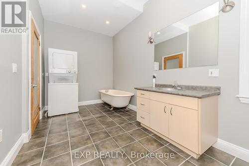 12 Fleet Street, Brantford, ON - Indoor