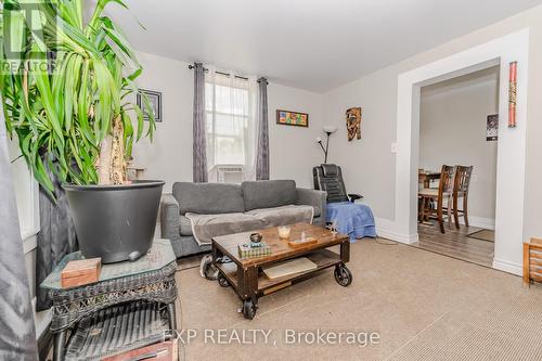 12 Fleet Street, Brantford, ON - Indoor Photo Showing Living Room