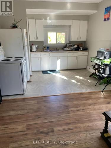 126 Chatham Street, Brantford, ON - Indoor Photo Showing Kitchen