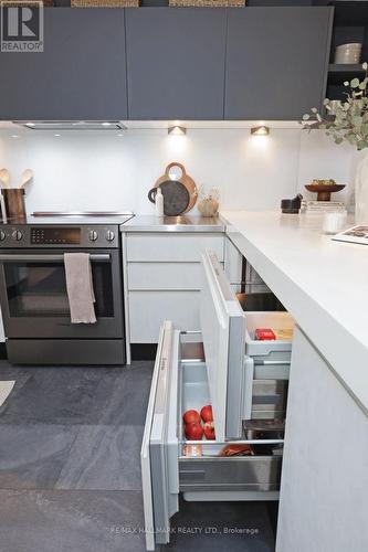 265 Hastings Avenue, Toronto, ON - Indoor Photo Showing Kitchen