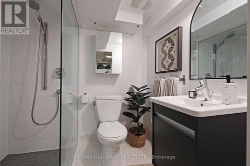 265 Hastings Avenue, Toronto, ON - Indoor Photo Showing Bathroom