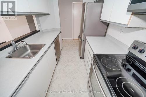 502 - 90 Dale Avenue, Toronto, ON - Indoor Photo Showing Kitchen