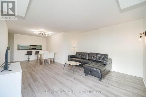 502 - 90 Dale Avenue, Toronto, ON - Indoor Photo Showing Living Room