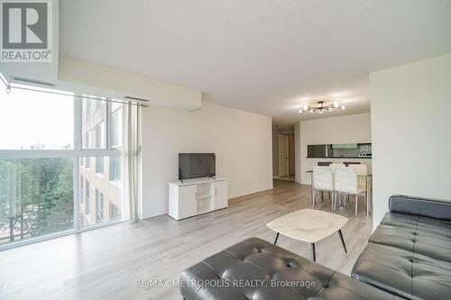 502 - 90 Dale Avenue, Toronto, ON - Indoor Photo Showing Living Room