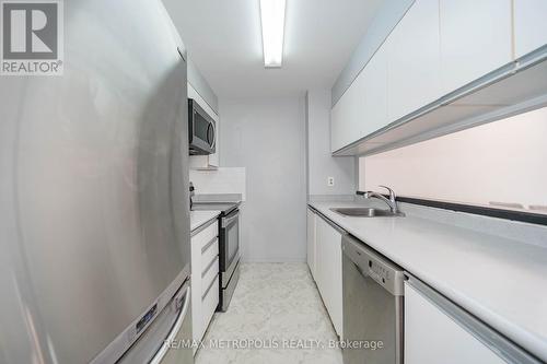 502 - 90 Dale Avenue, Toronto, ON - Indoor Photo Showing Kitchen