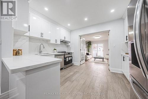 555 Milverton Boulevard, Toronto, ON - Indoor Photo Showing Kitchen With Upgraded Kitchen