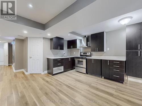 32 Arco Circle, Vaughan, ON - Indoor Photo Showing Kitchen