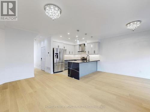 32 Arco Circle, Vaughan, ON - Indoor Photo Showing Kitchen