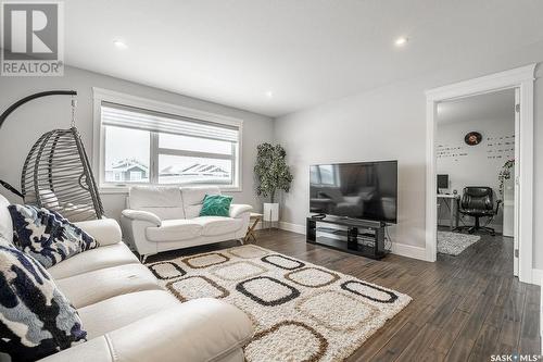 515 Kenaschuk Way, Saskatoon, SK - Indoor Photo Showing Living Room