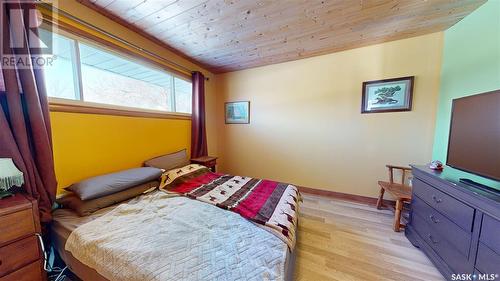 821 5Th Avenue Nw, Moose Jaw, SK - Indoor Photo Showing Bedroom