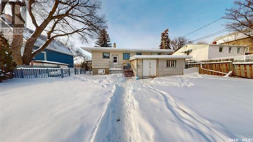 821 5Th Avenue Nw, Moose Jaw, SK - Outdoor