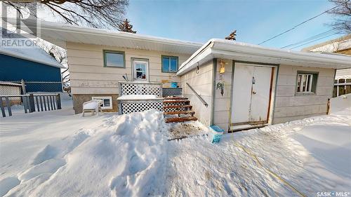 821 5Th Avenue Nw, Moose Jaw, SK - Outdoor With Deck Patio Veranda