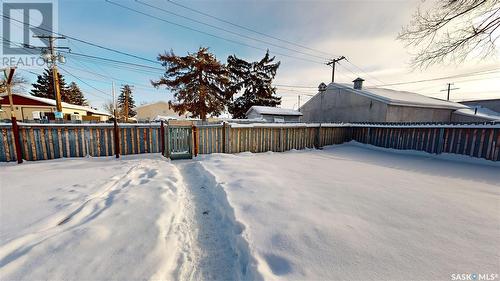 821 5Th Avenue Nw, Moose Jaw, SK - Outdoor