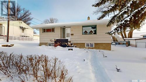 821 5Th Avenue Nw, Moose Jaw, SK - Outdoor