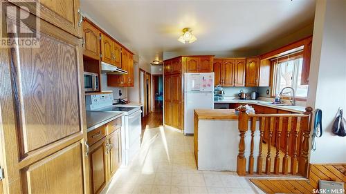 821 5Th Avenue Nw, Moose Jaw, SK - Indoor Photo Showing Kitchen