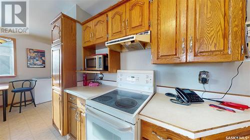 821 5Th Avenue Nw, Moose Jaw, SK - Indoor Photo Showing Kitchen