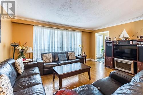 127 Verobeach Boulevard, Toronto, ON - Indoor Photo Showing Living Room