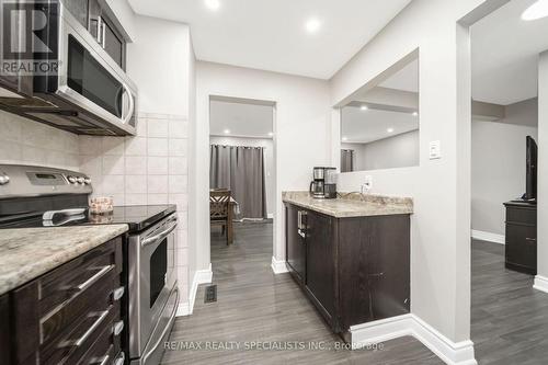 41 Lincoln Court, Brampton, ON - Indoor Photo Showing Kitchen