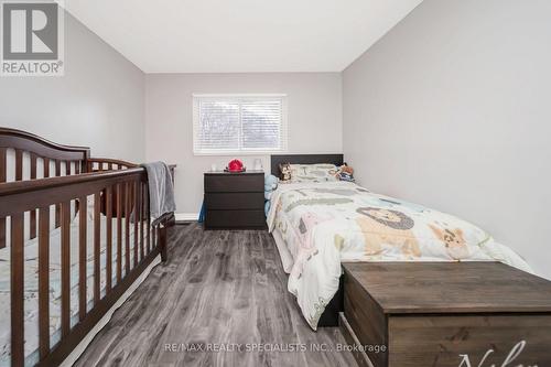 41 Lincoln Court, Brampton, ON - Indoor Photo Showing Bedroom