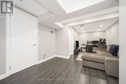 41 Lincoln Court, Brampton, ON - Indoor