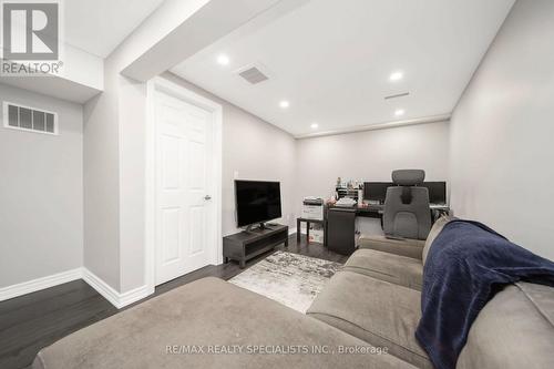 41 Lincoln Court, Brampton, ON - Indoor