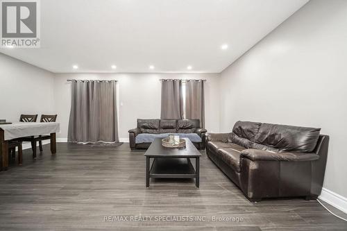 41 Lincoln Court, Brampton, ON - Indoor