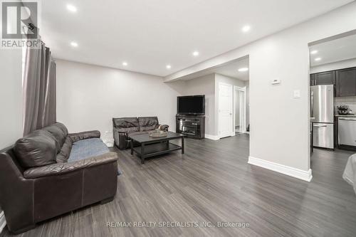 41 Lincoln Court, Brampton, ON - Indoor