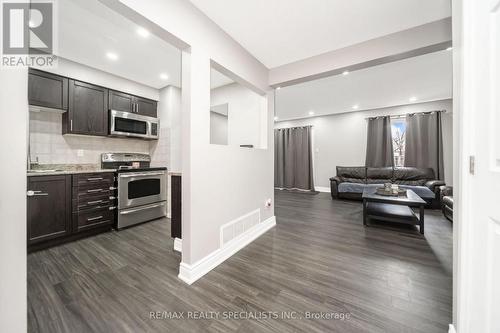 41 Lincoln Court, Brampton, ON - Indoor Photo Showing Kitchen