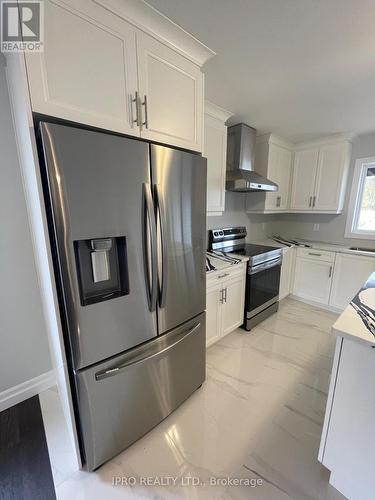 16 Kingsbridge Drive, Amherstburg, ON - Indoor Photo Showing Kitchen