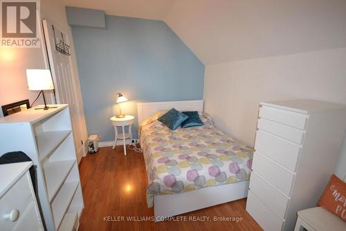 25 Chatham Street, Hamilton, ON - Indoor Photo Showing Bedroom