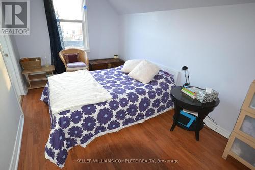 25 Chatham Street, Hamilton, ON - Indoor Photo Showing Bedroom