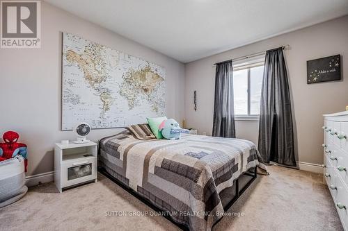 309 Vienna Street, Hamilton, ON - Indoor Photo Showing Bedroom