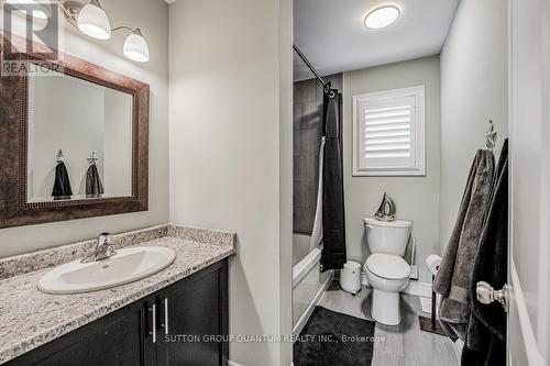 309 Vienna Street, Hamilton, ON - Indoor Photo Showing Bathroom