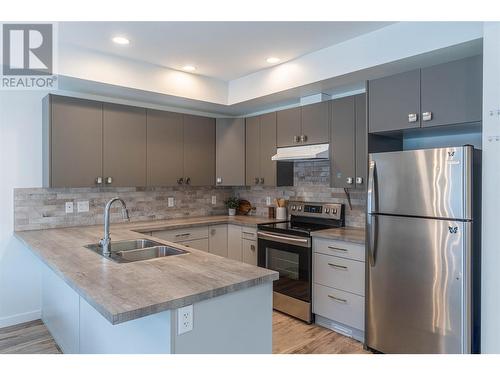 1323 Kinross Place Unit# 127, Kamloops, BC - Indoor Photo Showing Kitchen With Double Sink With Upgraded Kitchen