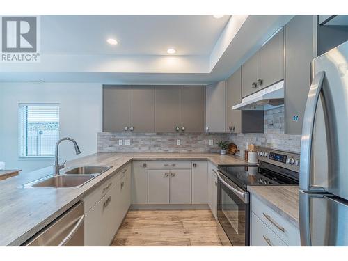 1323 Kinross Place Unit# 127, Kamloops, BC - Indoor Photo Showing Kitchen With Double Sink With Upgraded Kitchen