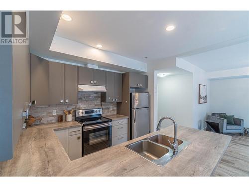 1323 Kinross Place Unit# 127, Kamloops, BC - Indoor Photo Showing Kitchen With Double Sink