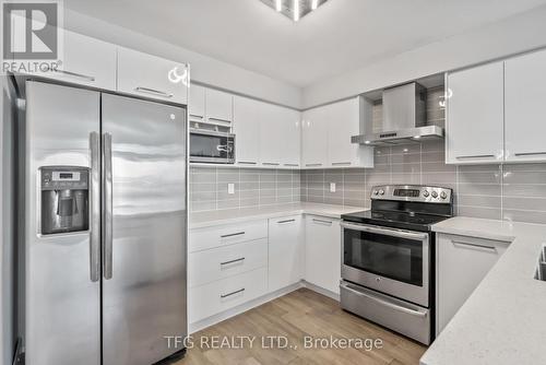 1040 Beaver Valley Crescent, Oshawa (Northglen), ON - Indoor Photo Showing Kitchen With Upgraded Kitchen