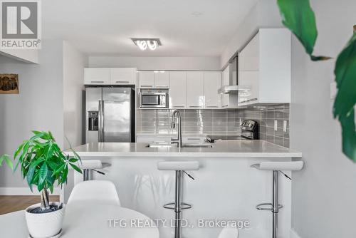 1040 Beaver Valley Crescent, Oshawa (Northglen), ON - Indoor Photo Showing Kitchen With Upgraded Kitchen